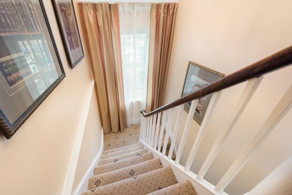 London Residence Exterior photo