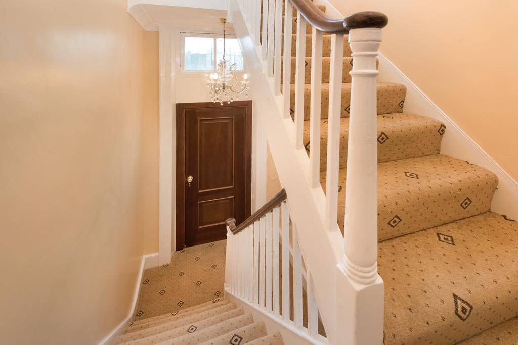 London Residence Exterior photo